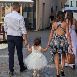 Typische herausgeputzte Familie in Venetien.