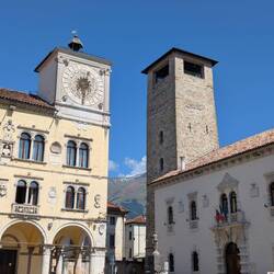 Marktplatz von Belluno mit Rektorenpalast.