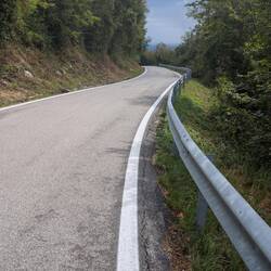 Später steige ich entlang der Straße endgültig ab bis in die venezianische Ebene.