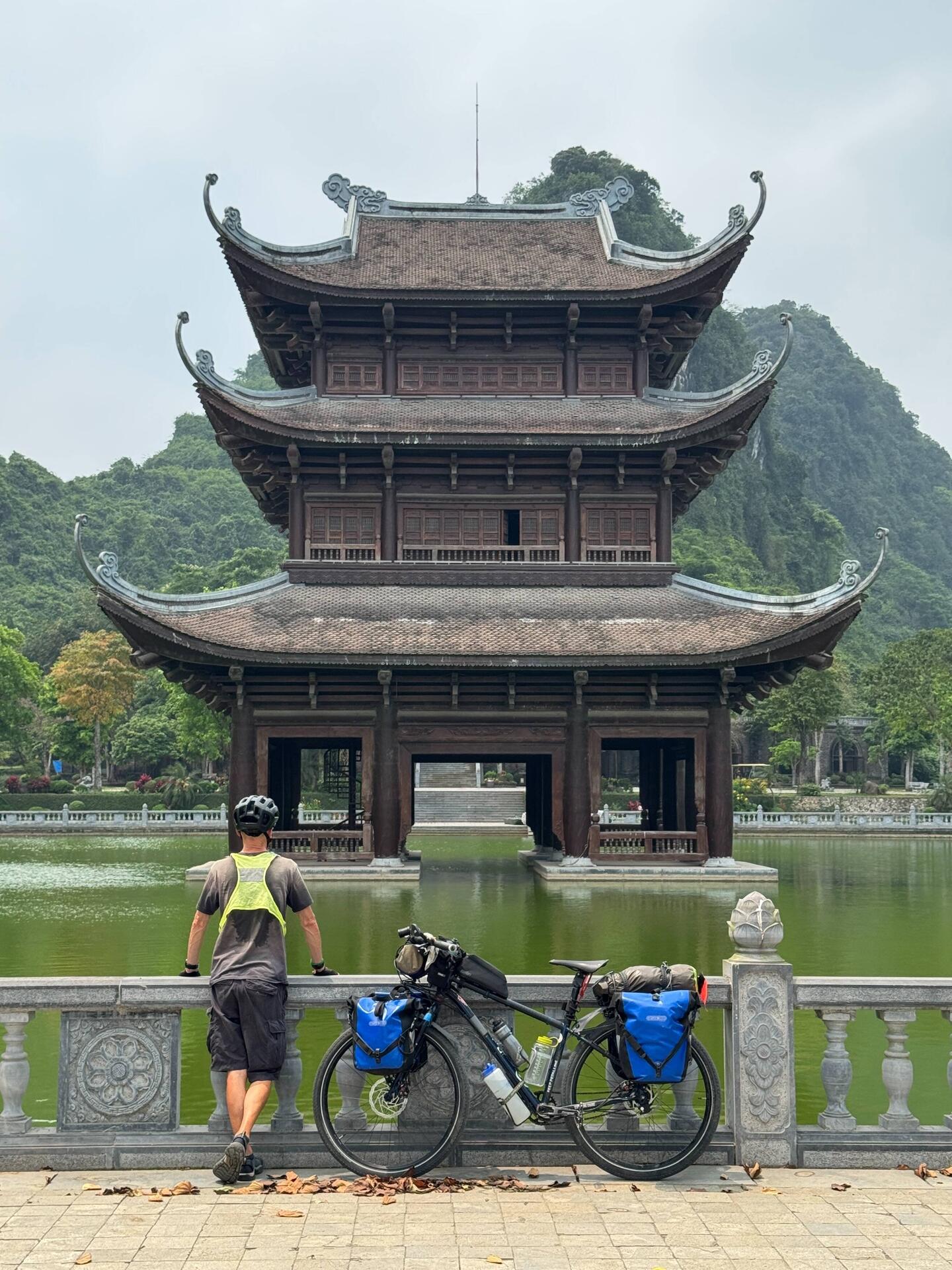 Ba Sao Pagoda at Tam Chuc.