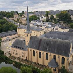 新明斯特修道院 (Neumünster Abbey)