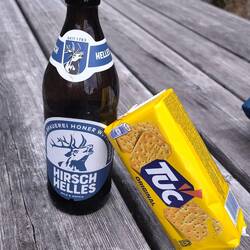 Aus Mangel an geöffneter Gastronomie Bier 🍺 und Cracker aus dem Automaten