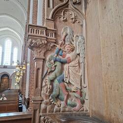 Erzengel Michael im Chorgestühl