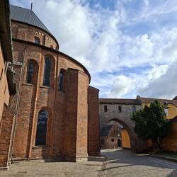 Dom außenrum