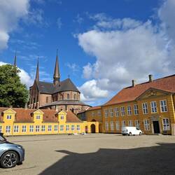 Nebenan im Hof des ehemaligen königlichen Palastes