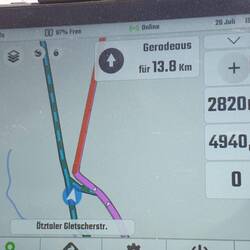 Man beachte die Höhenangabe auf dem Navi