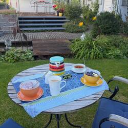 ein letztes Frühstück im Garten