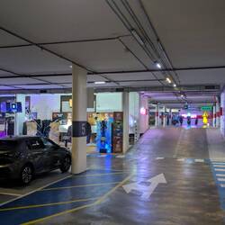 Verrückte, bunte Tiefgarage 😅