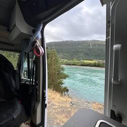 Blick aus dem Camper am Stellplatz in Lom