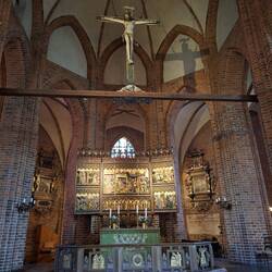 Altarraum mit Triumphkreuz