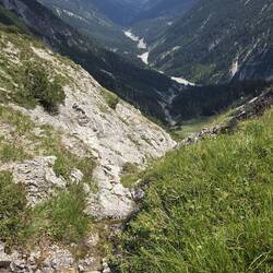 Von da hinten unten und noch weiter hinten kamen wir