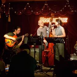 Angenehmes Ambiente im kleinen Meeting Jazz Club ...
