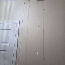Kordeln für Licht und die Dusche
