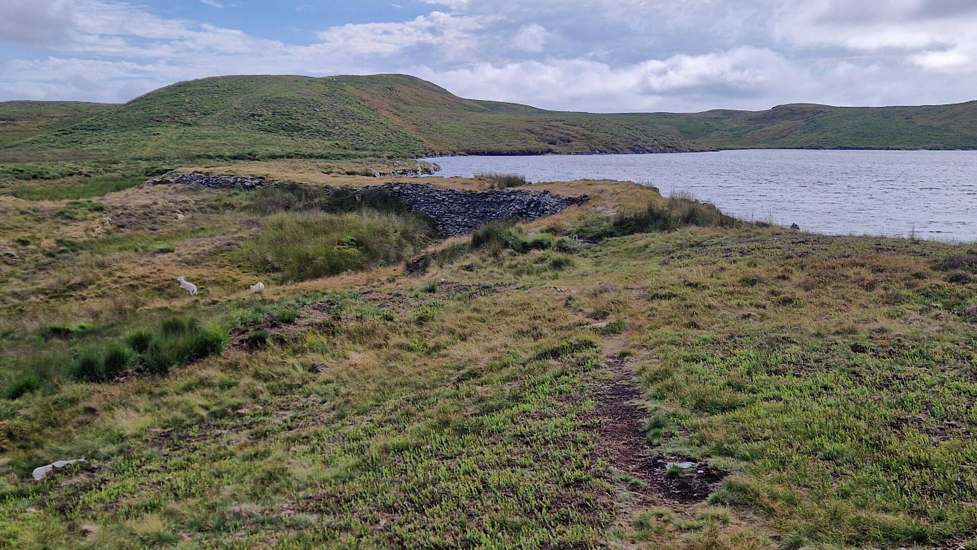 Approaching Llyn Fyrddon Fawr dam