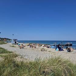 Weststrand von Gilleleje mit Blauer Flagge ...