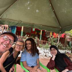 Wir treffen zwei sehr nette Marokkanerinnen 🙂
