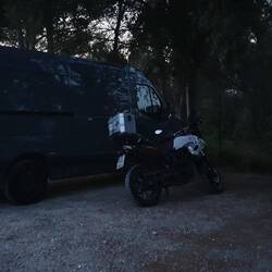 Das Motorrad wird gut bewacht