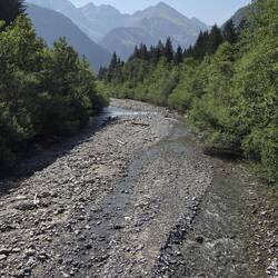 Am Fluss entlang