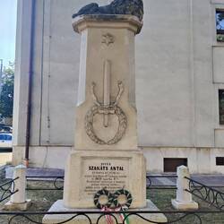 Honours Antal Szakáts, a brave hussar sergeant who gave his life during combat in the summer of 1859