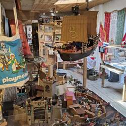 This pirate ship and fortress was similar to what Joe had!!! Retro?? Maybe...