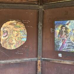 Hütte gesperrt, aber schöne Puzzlebilder drin.