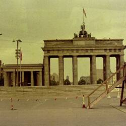 Brandenburger Tor - Gestell zur Sicht nach Osten
