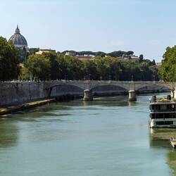 Crossing the Tevere — Roma, Italy.