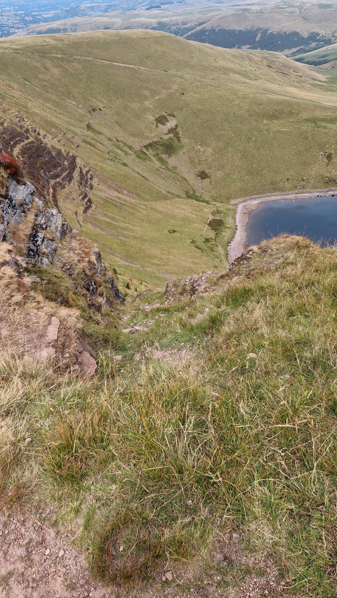 Steep drop of a (dry) stream off Bannau Sir Gaer