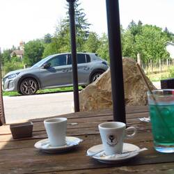 1 koffie en een menthe a l'eau (?)