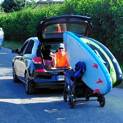 SUPs mit Bollerwagen-Hänger auf dem Heimweg 😂😂😂