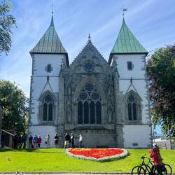 Auch groß: Domkirke Stavanger, älteste Kathedrale Norwegens und 'Bestechungsgeld' von König Sigurd I