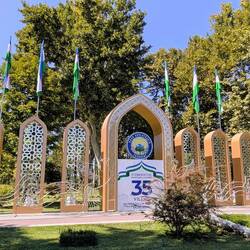 Tashkent - 35 year independence memorials - all over the city