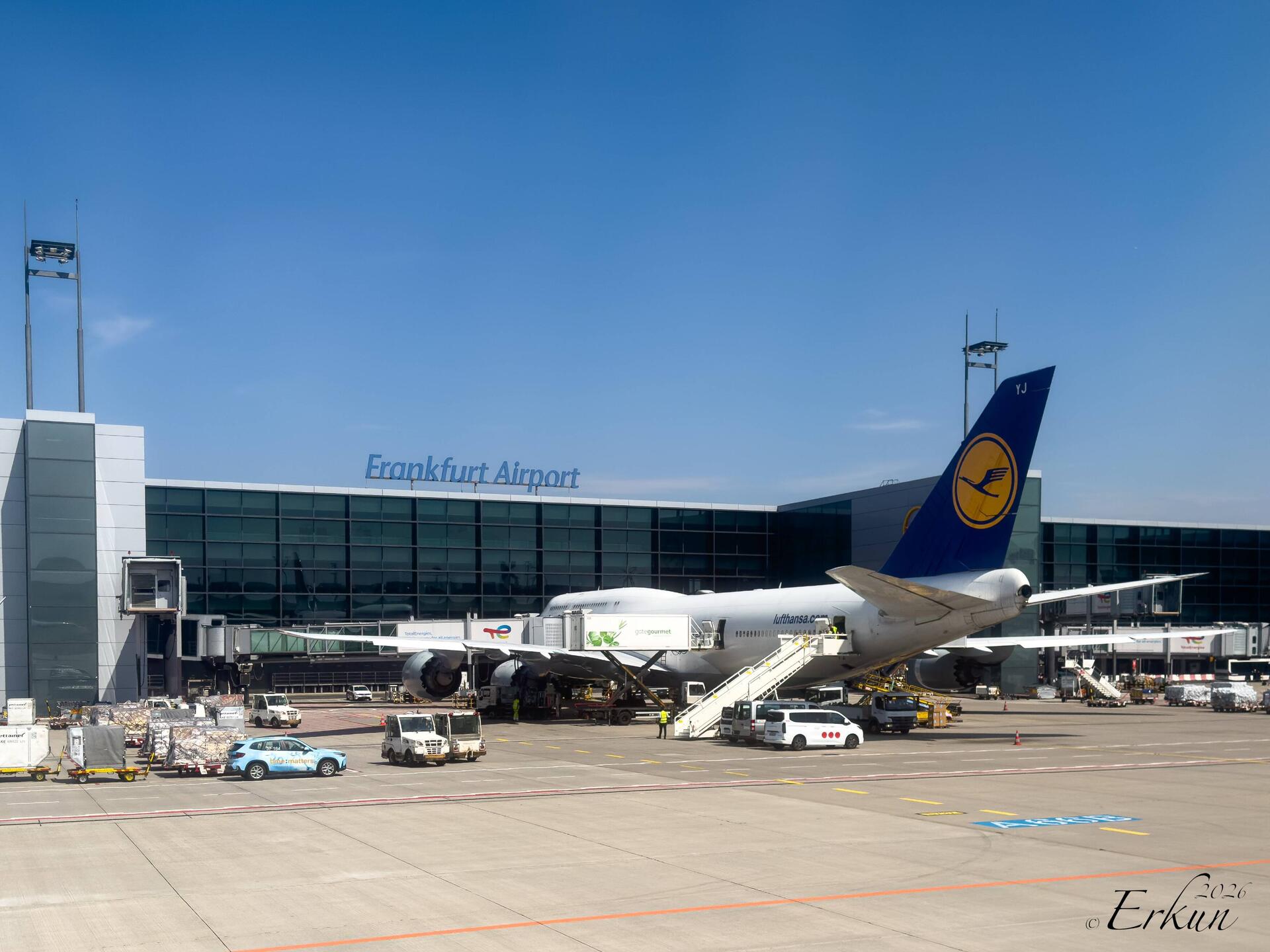 Arrival at FRA on LH283 ... Lufthansa still has a number of Boing 747s in its fleet.
