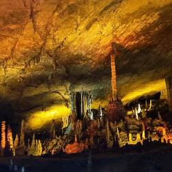 ... respektive Huanglong Höhle ...