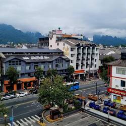 Dichte Wolken über Wulingyuan