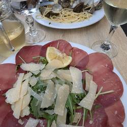 Mittagessen im Marché des enfants rouge