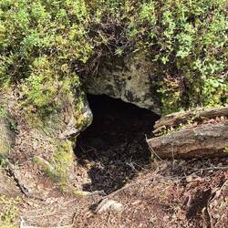 Die Karhu Höhle