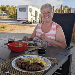 Rehrücken mit Schmorgurken und Bohnensalat