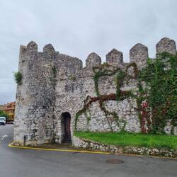 Stadtmauer Llanes