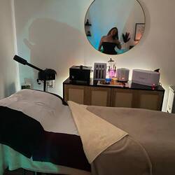 Face and sculp massage