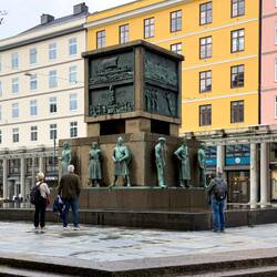 The Seamen's Monument; sculptor Dyre Vaa — Bergen, Norway.
