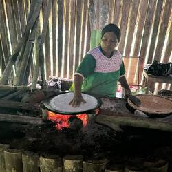 The yuca pulp has high natural starch content, allowing it to easily bind together when cooking