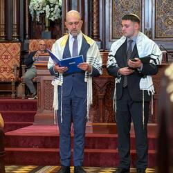 Rabbi Andrew and Cantorial Intern Jeremy