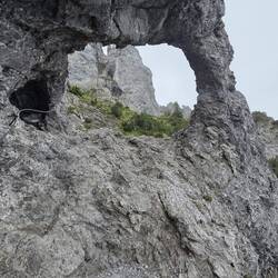 Durch den Torbogen hoch zu den drei Schwestern