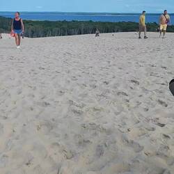 Auf einer Seite ist der See und auf der anderen,das Meer