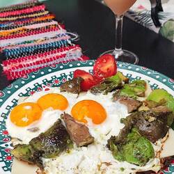 Avocado,Ei, Käse auf Brot