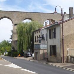 Das Aquädukt in Jouy-aux-Arches