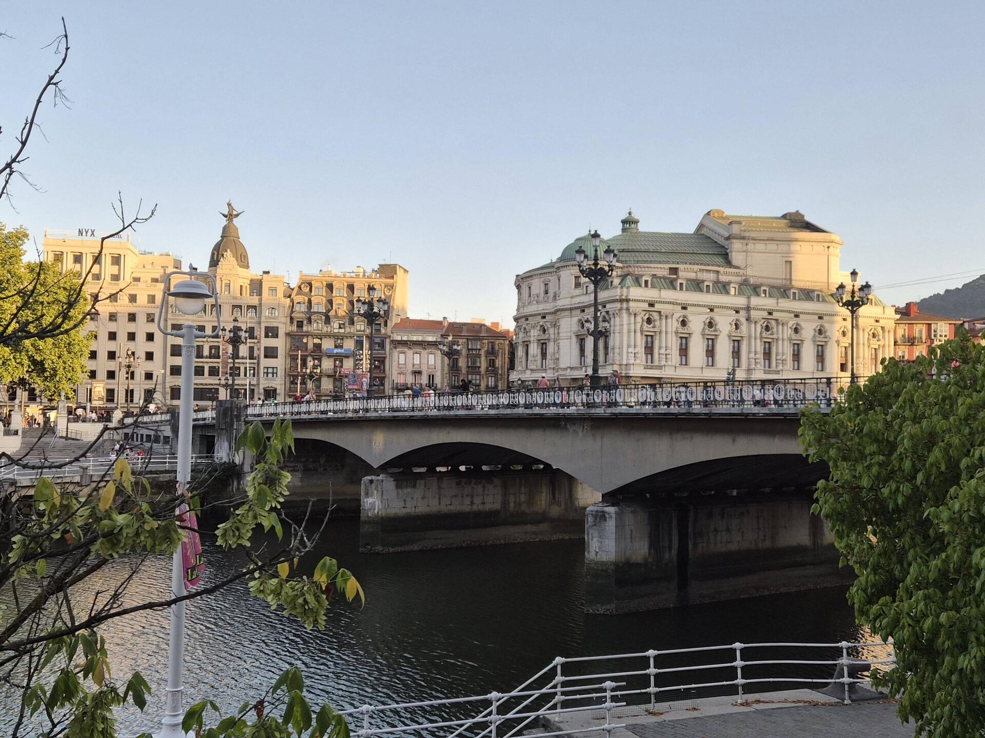 Brug over de Nervion.