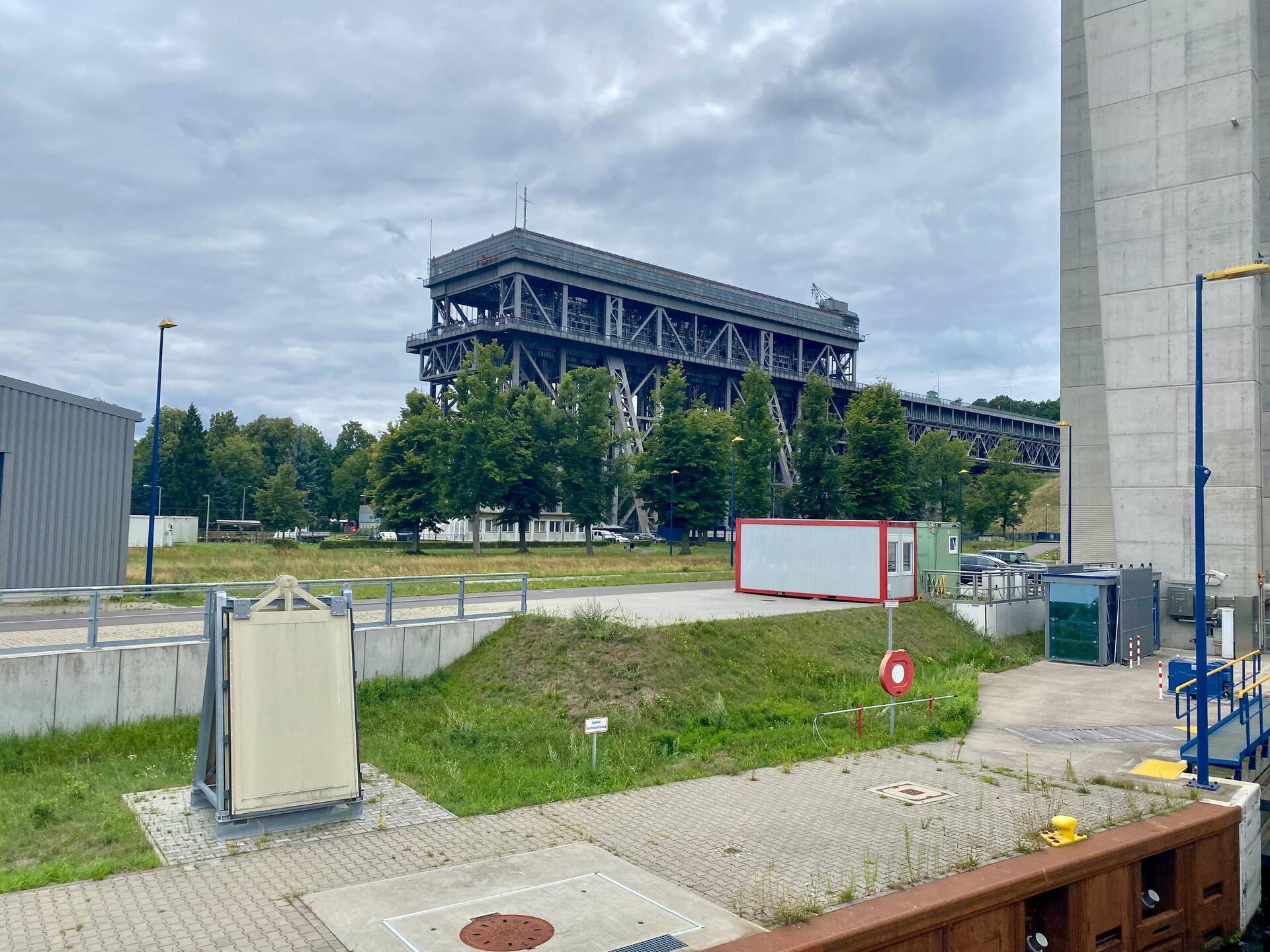 … nochmals einen Blick auf das alte Hebewerk … 🥹