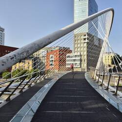Maar het is dan ook een typische brug.